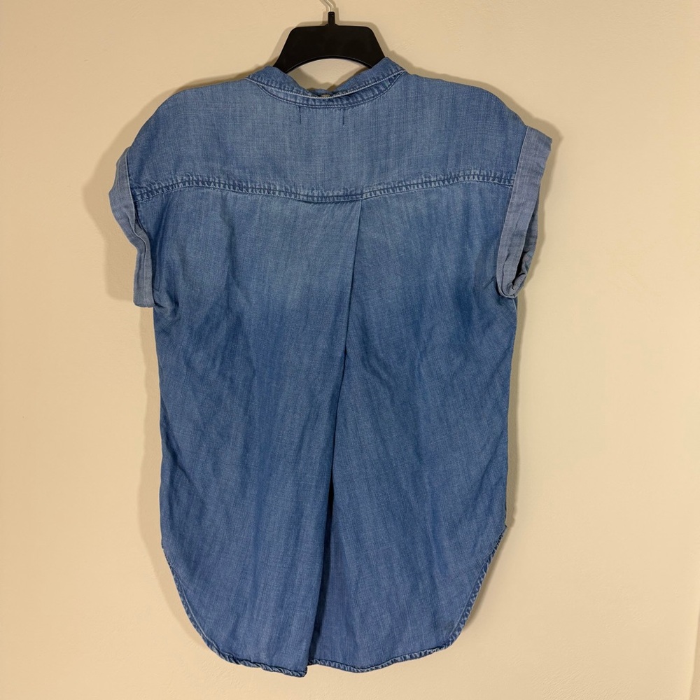 Cloth & Stone Chambray Cap Sleeve Shirt Top Size Small Button Up Chest Pockets - Picture 6 of 9
